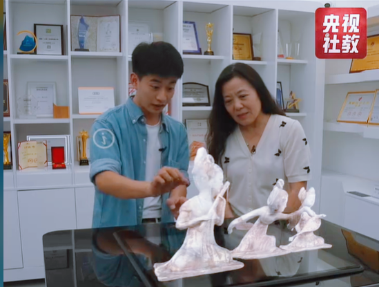  XHOLO's Media-free Holography Technology Shines at CCTV's Science and Technology Gala!